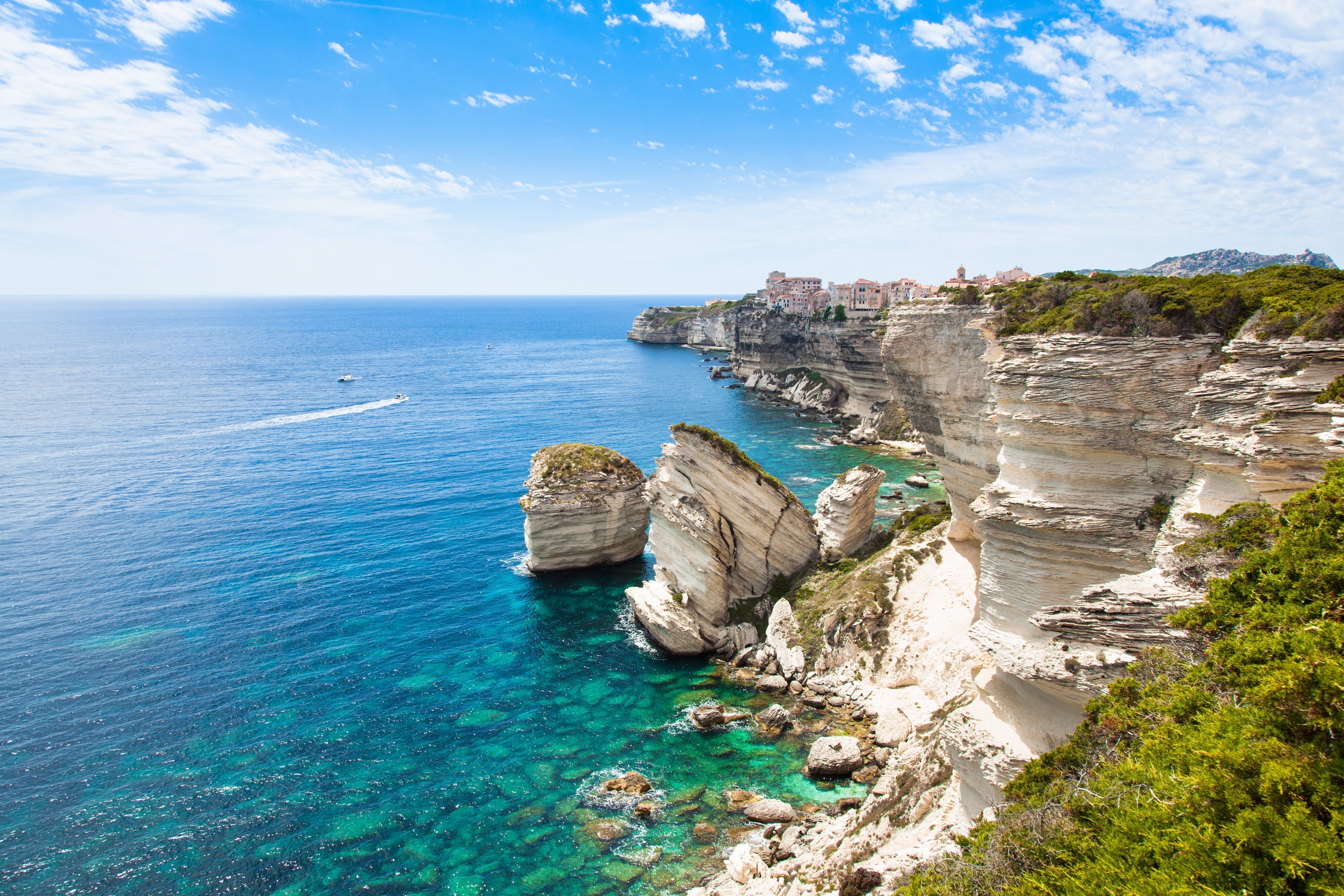 Déménagez en Corse et vivez l'aventure au cœur de l'île de beauté !